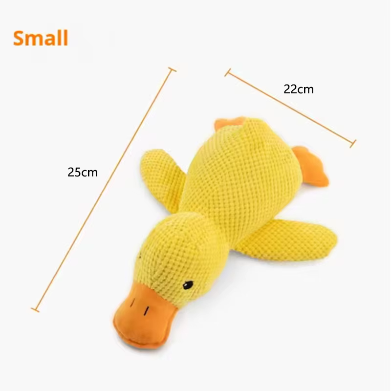 Chien endormi avec un chien câlin canard jouets pour soulager l'ennui du petit canard jaune animal d