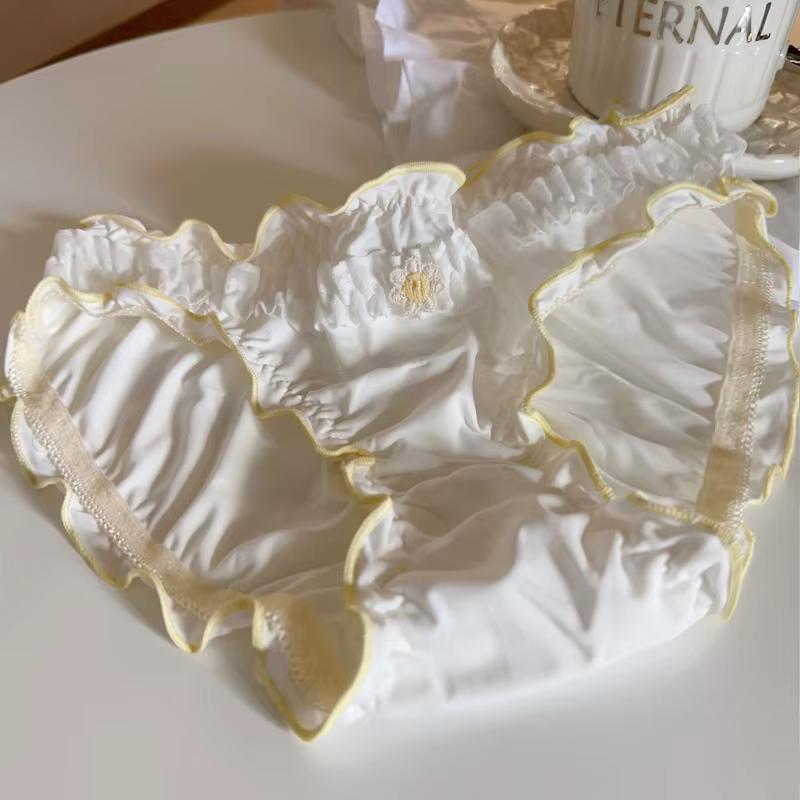 Taille moyenne fleur dentelle à volants culotte mignonne pour les femmes coton entrejambe respirant