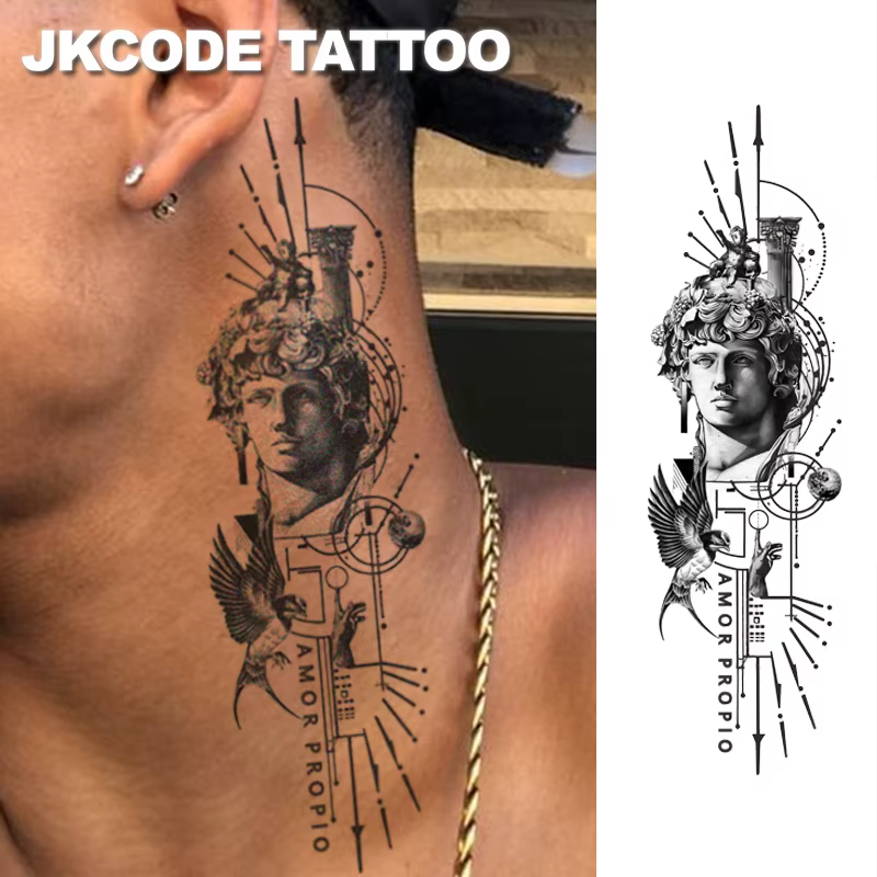 Tatouages de festival de musique - Art des tatouages aux herbes - Tête de Michel-Ange en plâtre avec