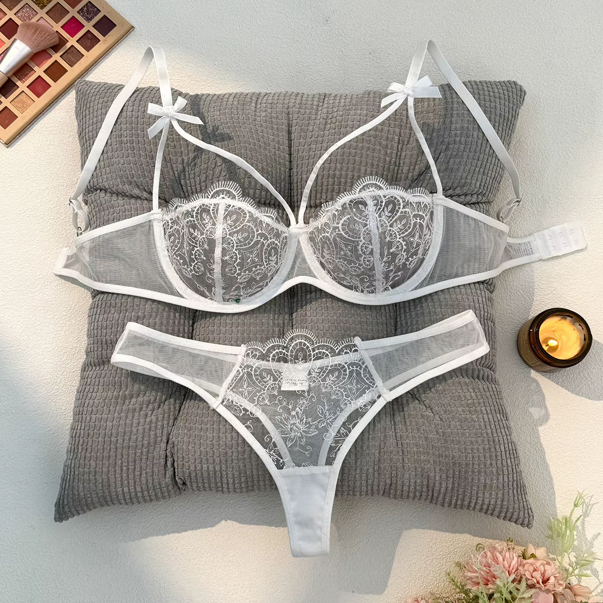 Ensemble de lingerie sexy blanche, une expérience de vie intime quotidienne à la fois pure et qui dé