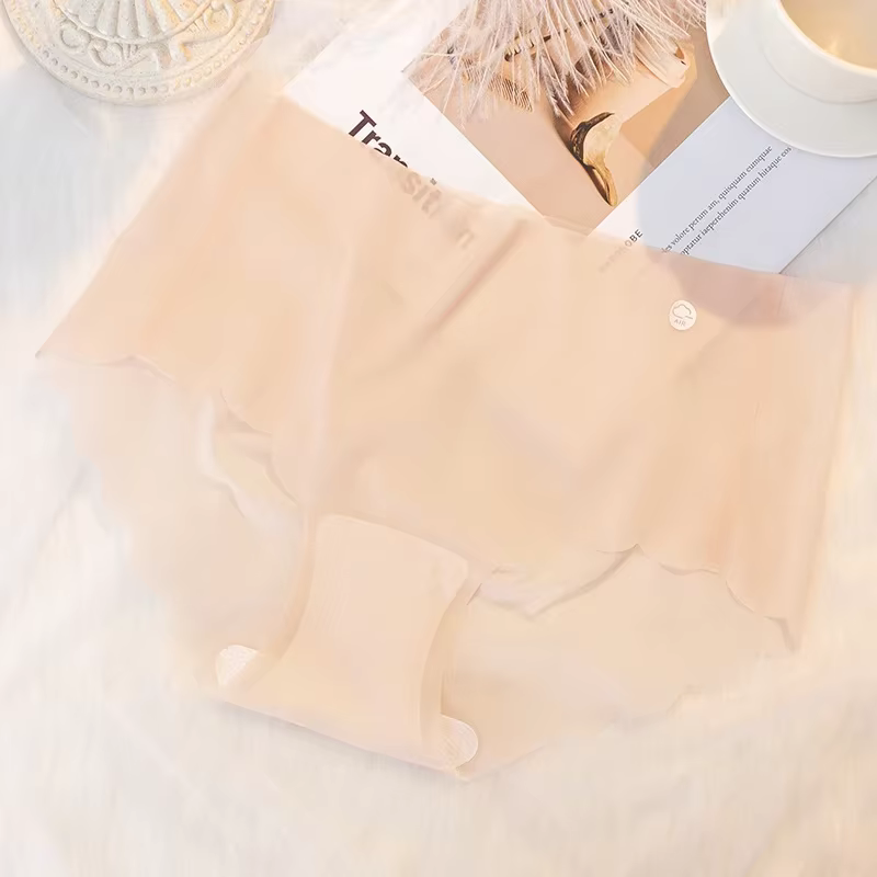 Culotte Invisible en soie glacée pour femmes, sous-vêtements Ultra fins sans couture, taille haute,