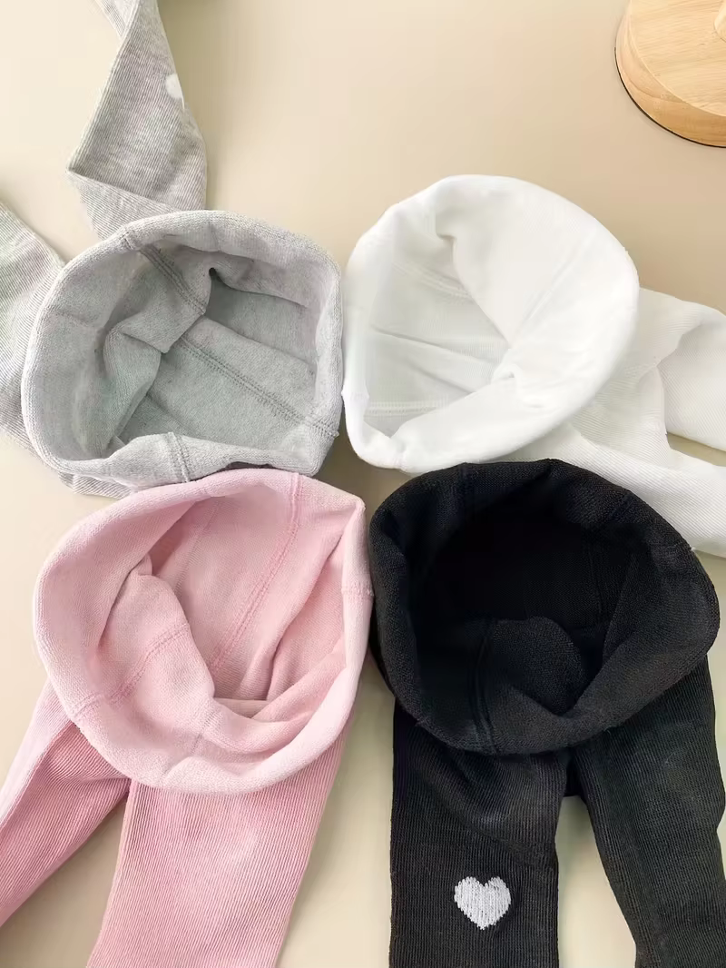 4 paires de collants pour enfants doux et élastiques à motif en forme de cœur - Parfaits pour jouer et pour les occasions spéciales, pour les filles