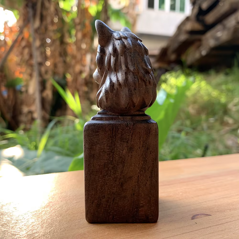 1 pièce, statue de totem de loup en bois sculptée à la main de 3,8 pouces, thème animal, style artistique, convient pour les décorations de fêtes, décorations de bureau, décoration intérieure, cheminé