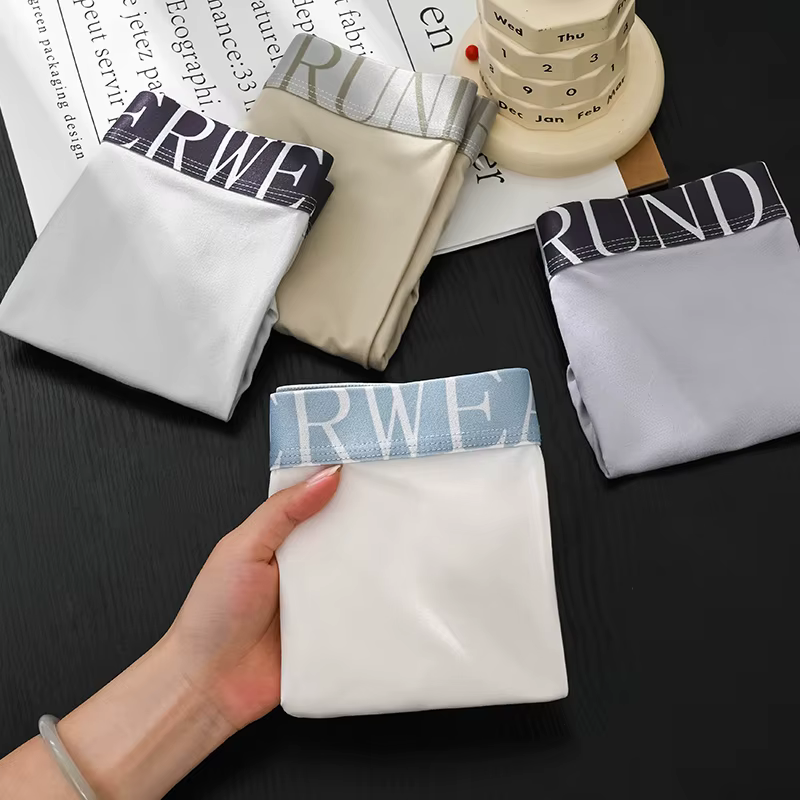 4 slips pour hommes de couleurs simples, doux, confortables, respirants et adaptés aux sports décontractés et à un usage quotidien