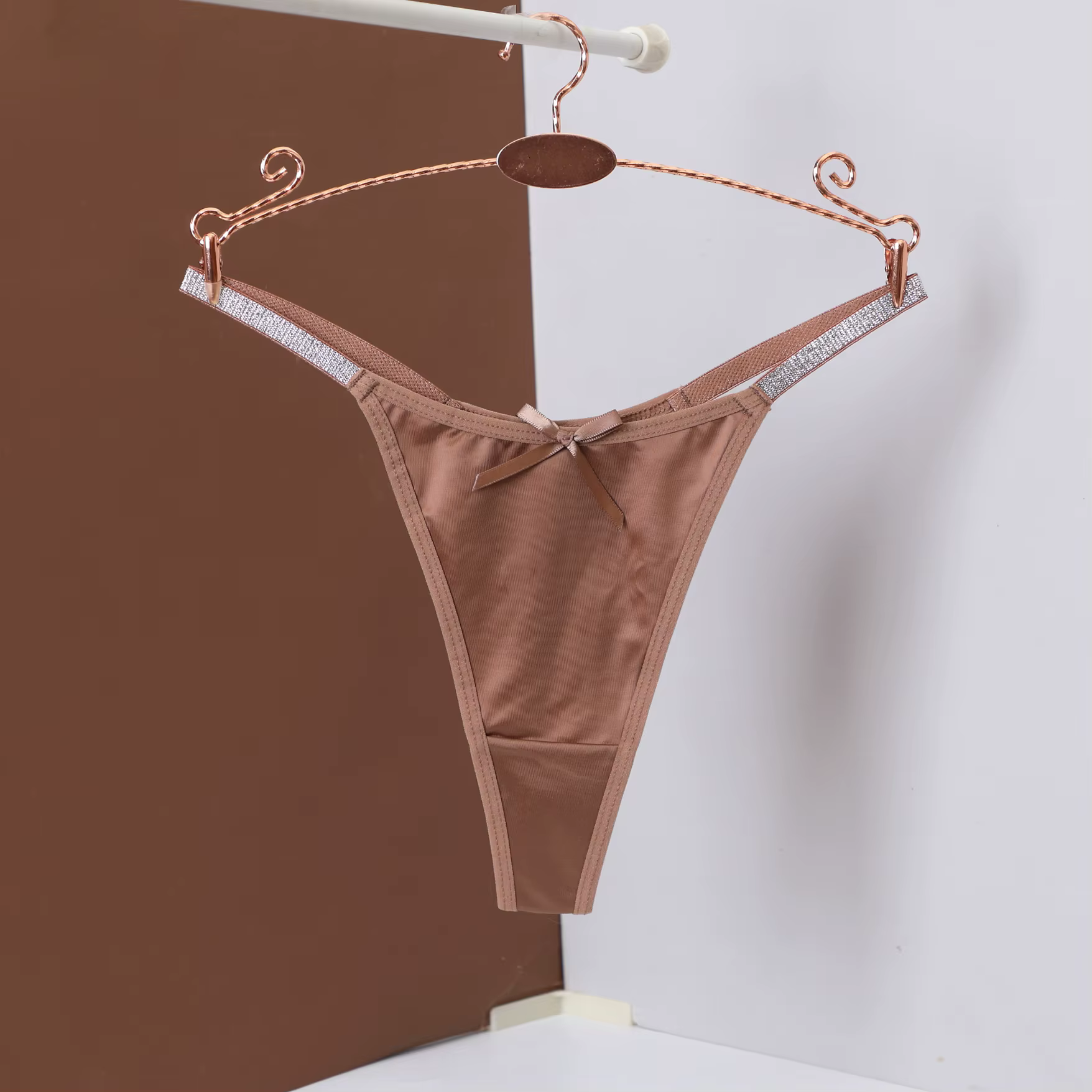 Slip string pour femmes