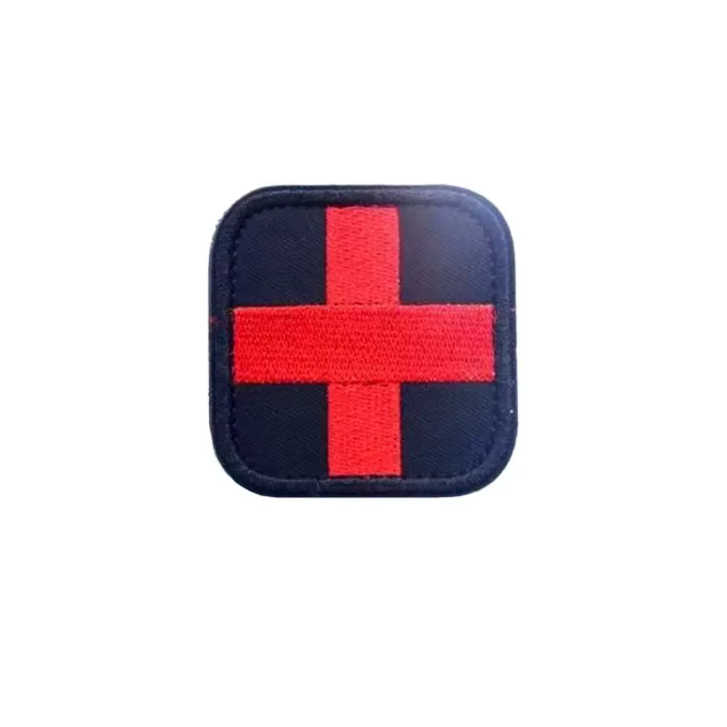 Petit badge médical de premiers soins en plein air, patchs à crochet et boucle, sensation de croix avec base colorée, broderie croix rouge carrée, emblème Dulemblem