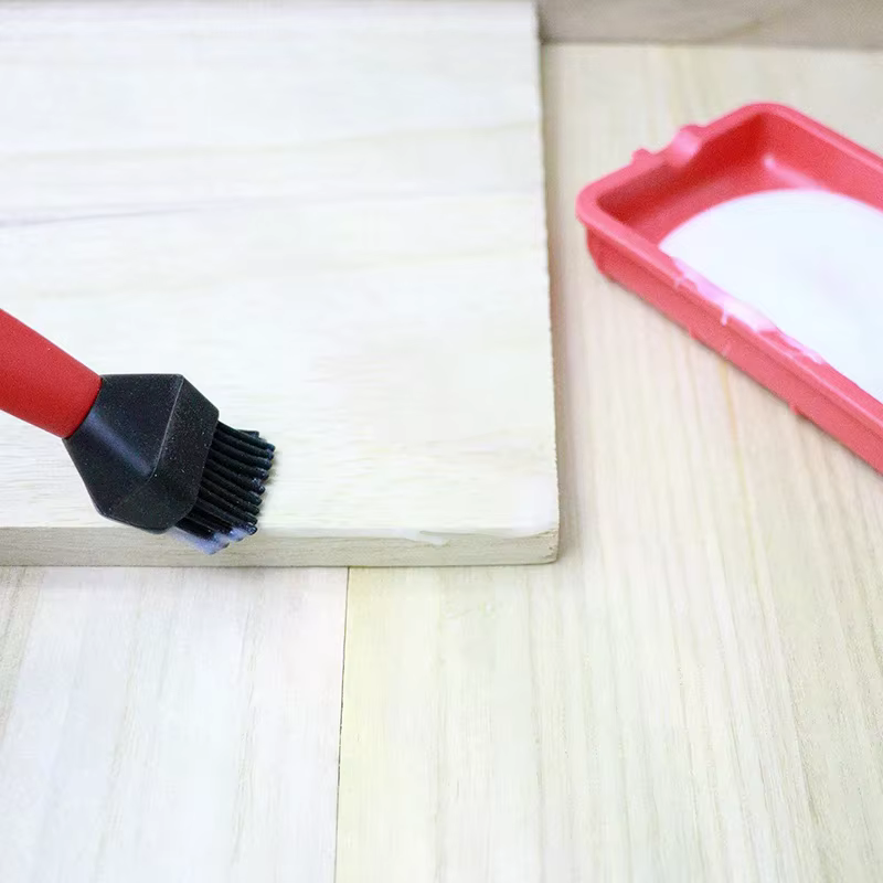 Ensemble de colle en silicone professionnelle avec pinceaux applicateurs pour le travail du bois.