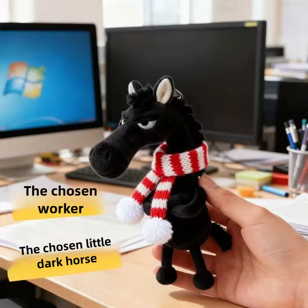 Mascotte de l'Année du Cheval, un pendentif chic en forme de cheval, un pendentif élégant et stylé en forme de cheval noir, un breloque de sac, un porte-clés en peluche tendance et élégant en forme de