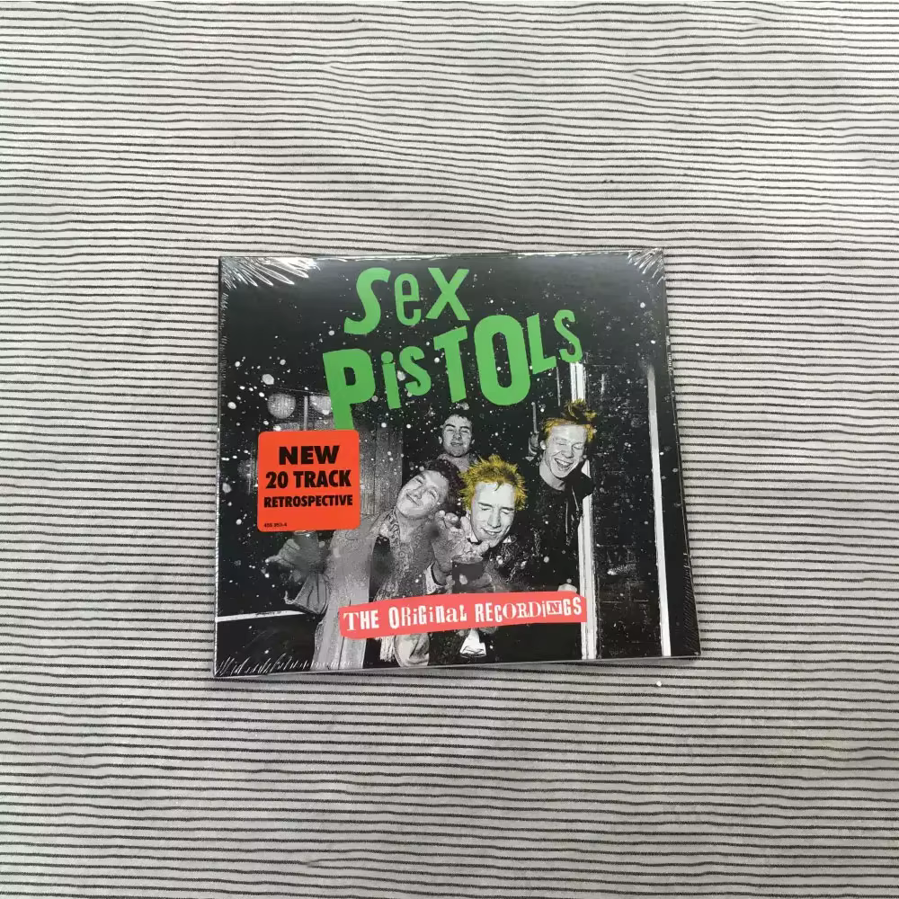 CD 'The Original Recordings' du groupe de punk rock britannique pionnier Sex Pistols, comprenant des titres comme 'God Save The Queen'.