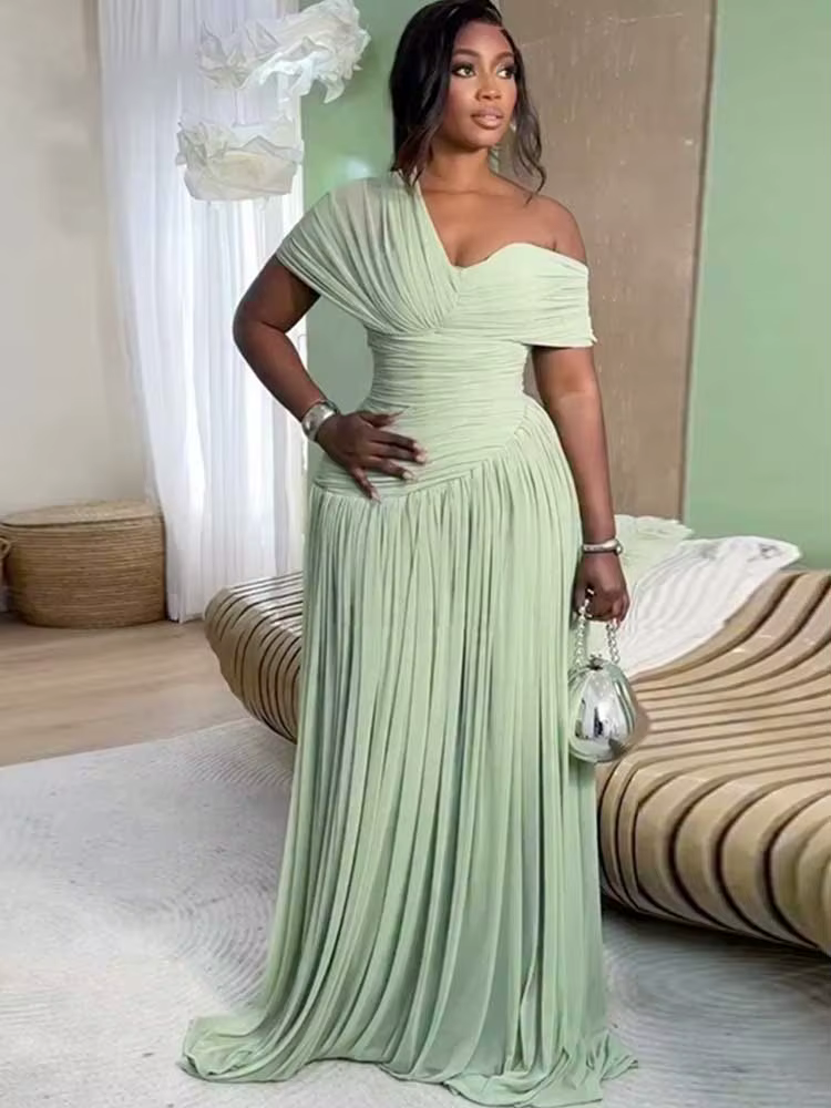 Robe plissée pour femmes rondes