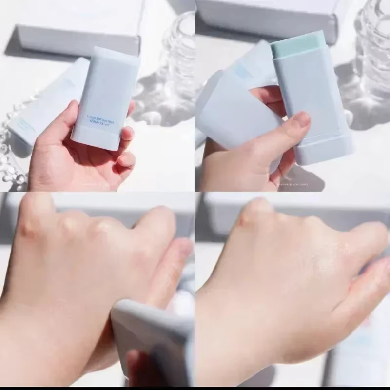 Nouveau Stick Solaire Coréen Bleu Clair Mat pour une Peau Douce et Soyeuse – Texture Coton Léger et Hydratant – Protection UV