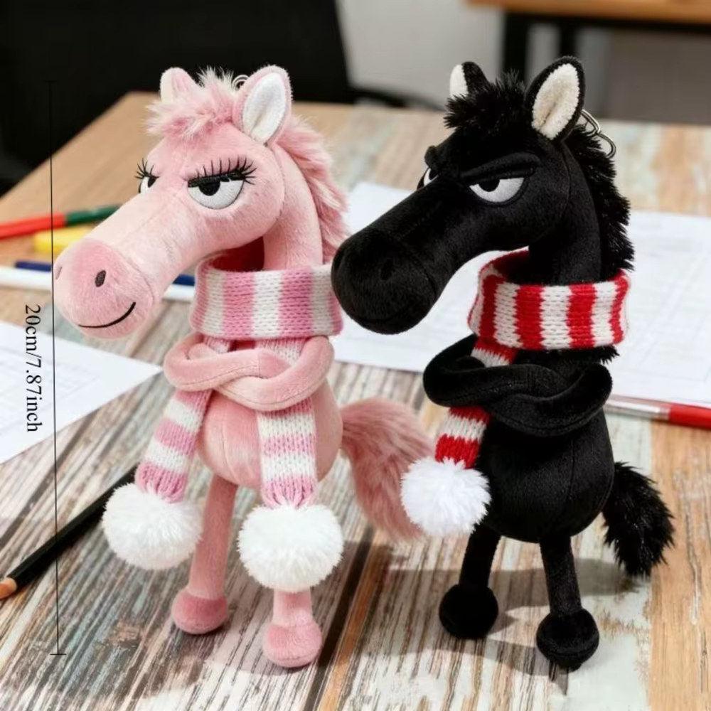 Mascotte de l'Année du Cheval, un pendentif chic en forme de cheval, un pendentif élégant et stylé en forme de cheval noir, un breloque de sac, un porte-clés en peluche tendance et élégant en forme de