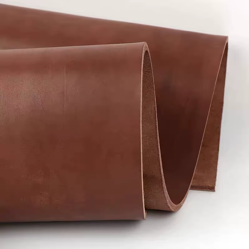 Matériau du cuir Hardcore, couche de tête de vache jaune haute densité marron foncé de 4mm d'épaisseur, gaine de couteau en cuir tanné végétal, taille