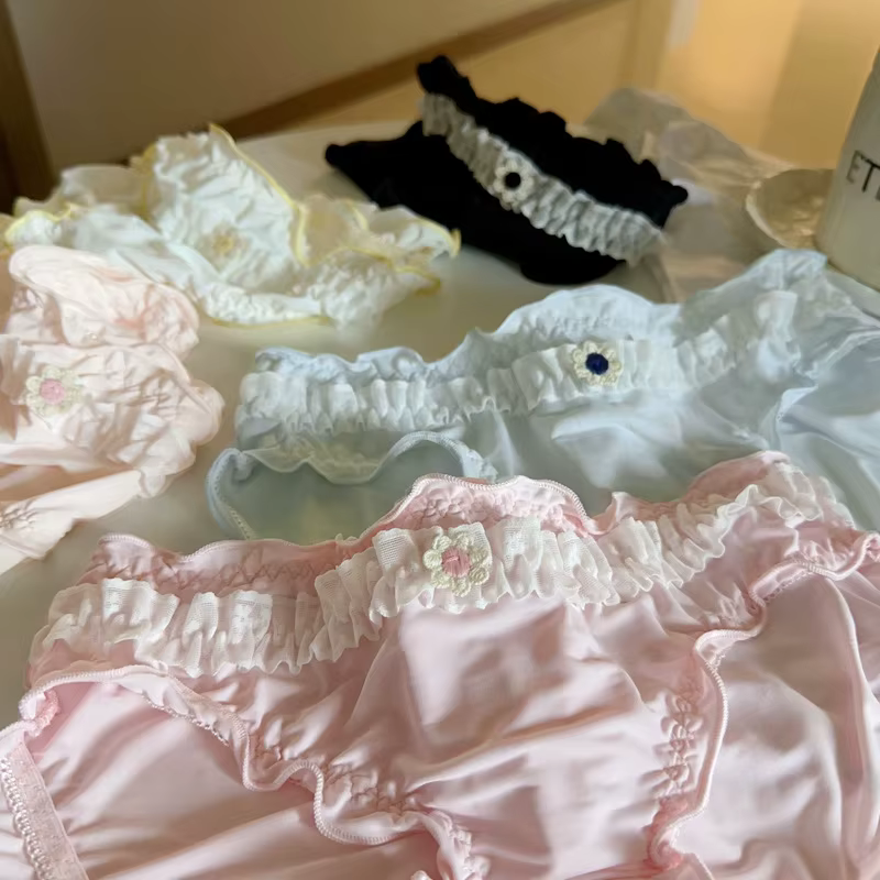 Taille moyenne fleur dentelle à volants culotte mignonne pour les femmes coton entrejambe respirant sous-vêtements sans