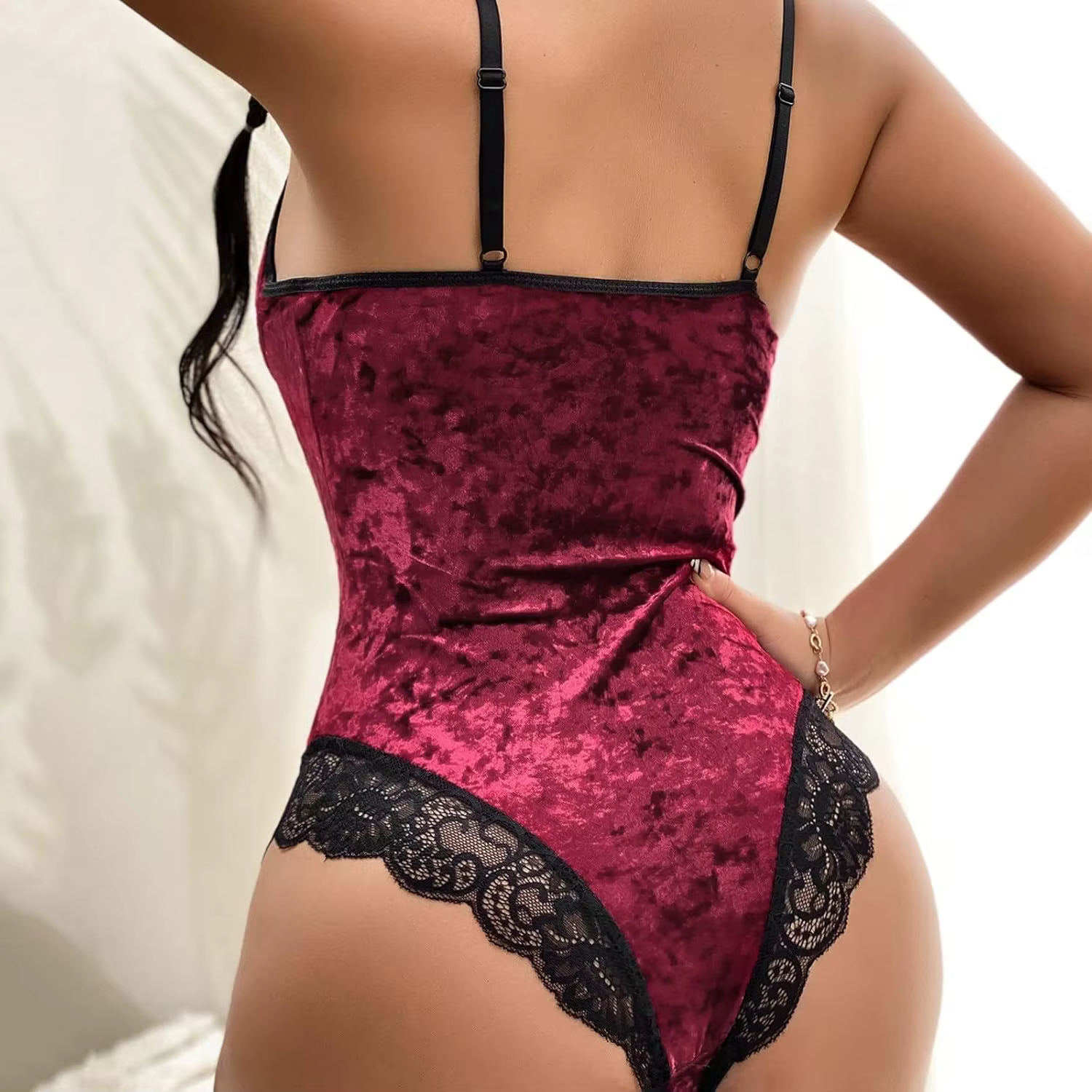 Body lingerie en dentelle de velours rouge pour femme – Teddy une pièce à col en V profond avec bordure