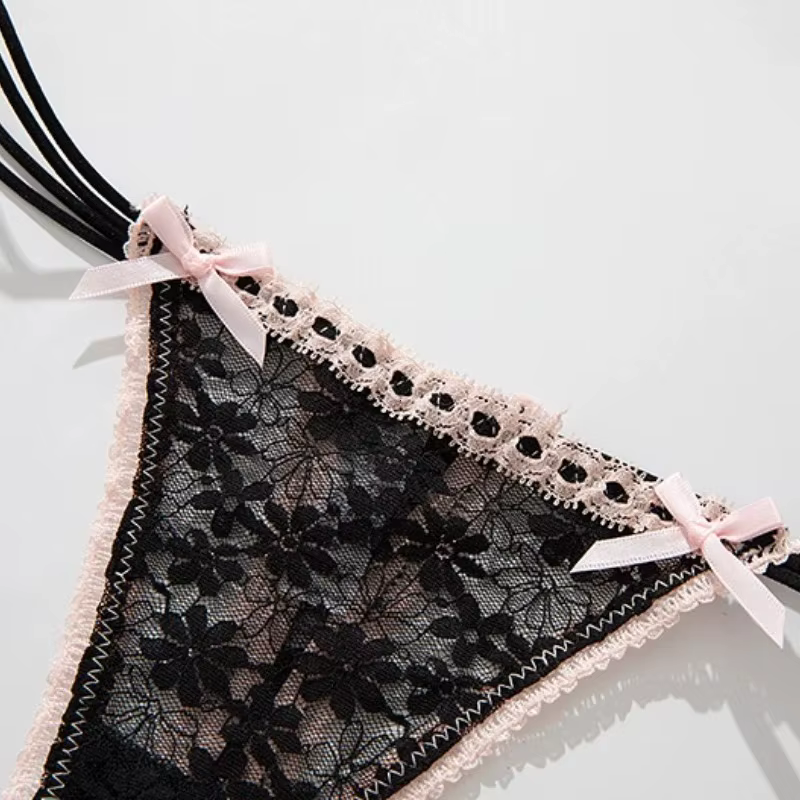 Culotte en dentelle avec nœud