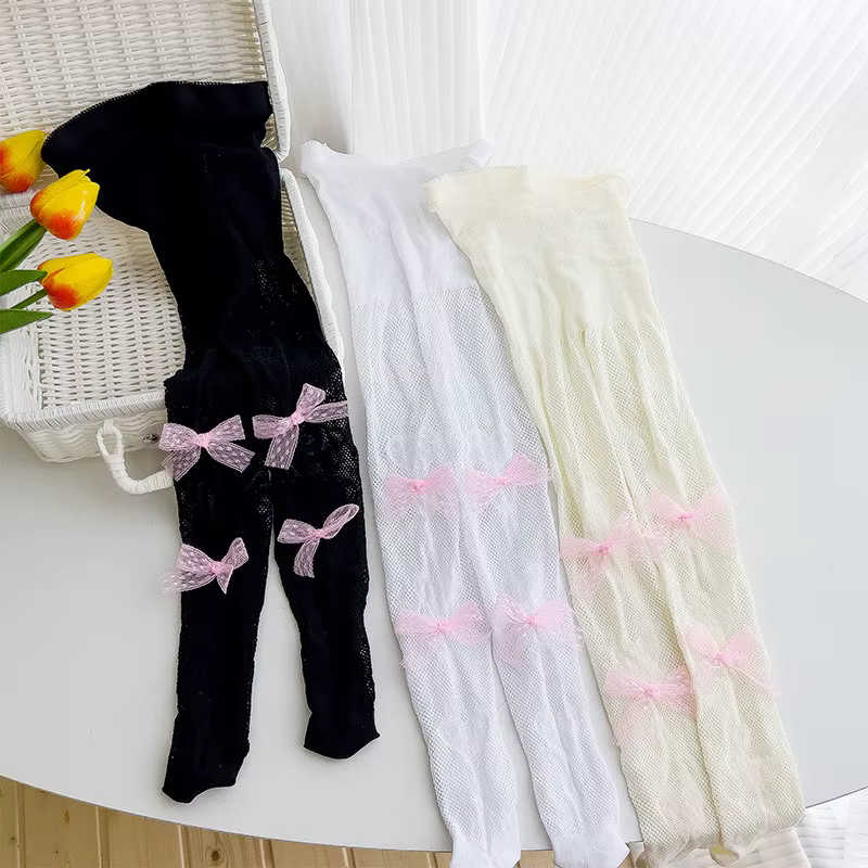 Collants en velours rose avec nœud brodé de perles