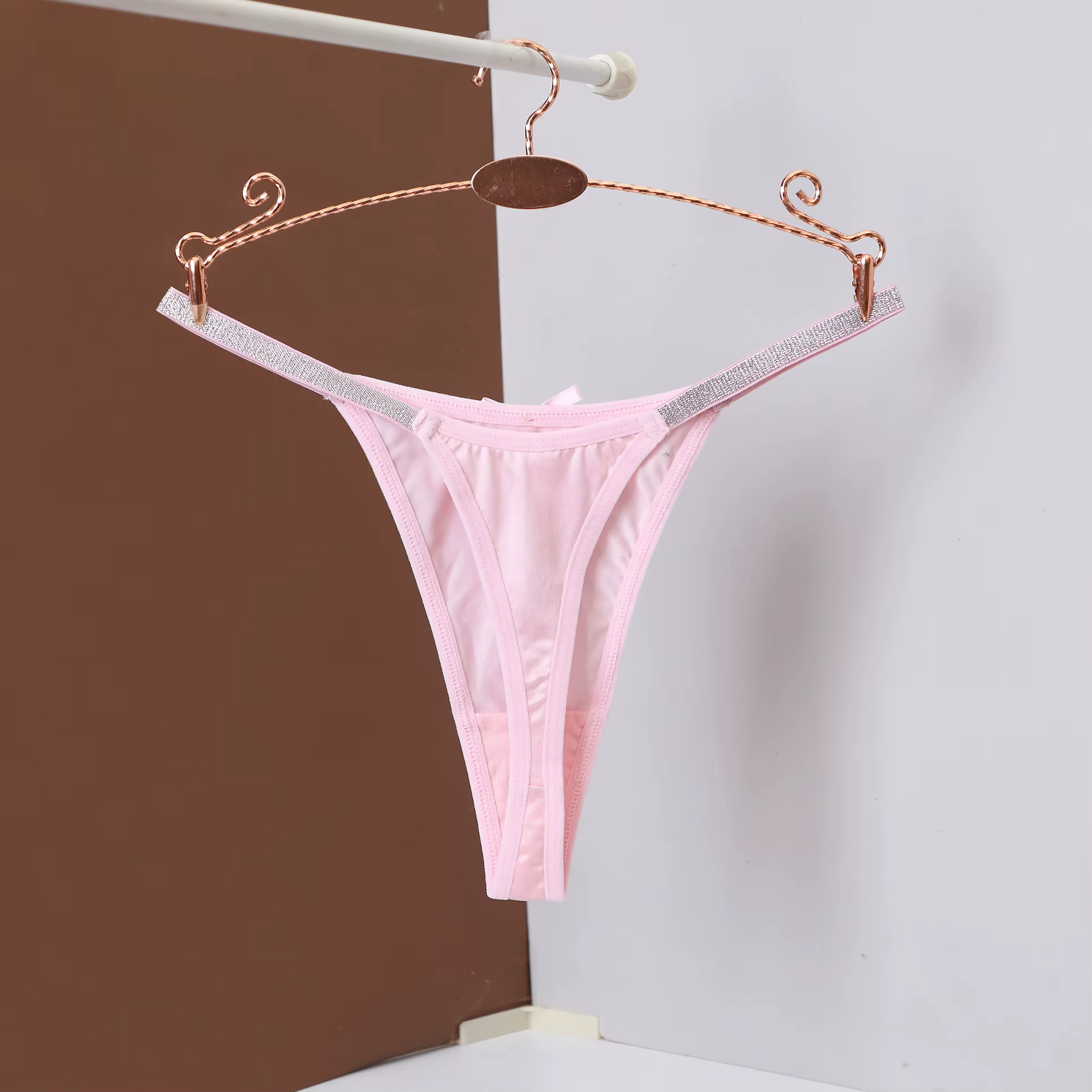 Slip string pour femmes