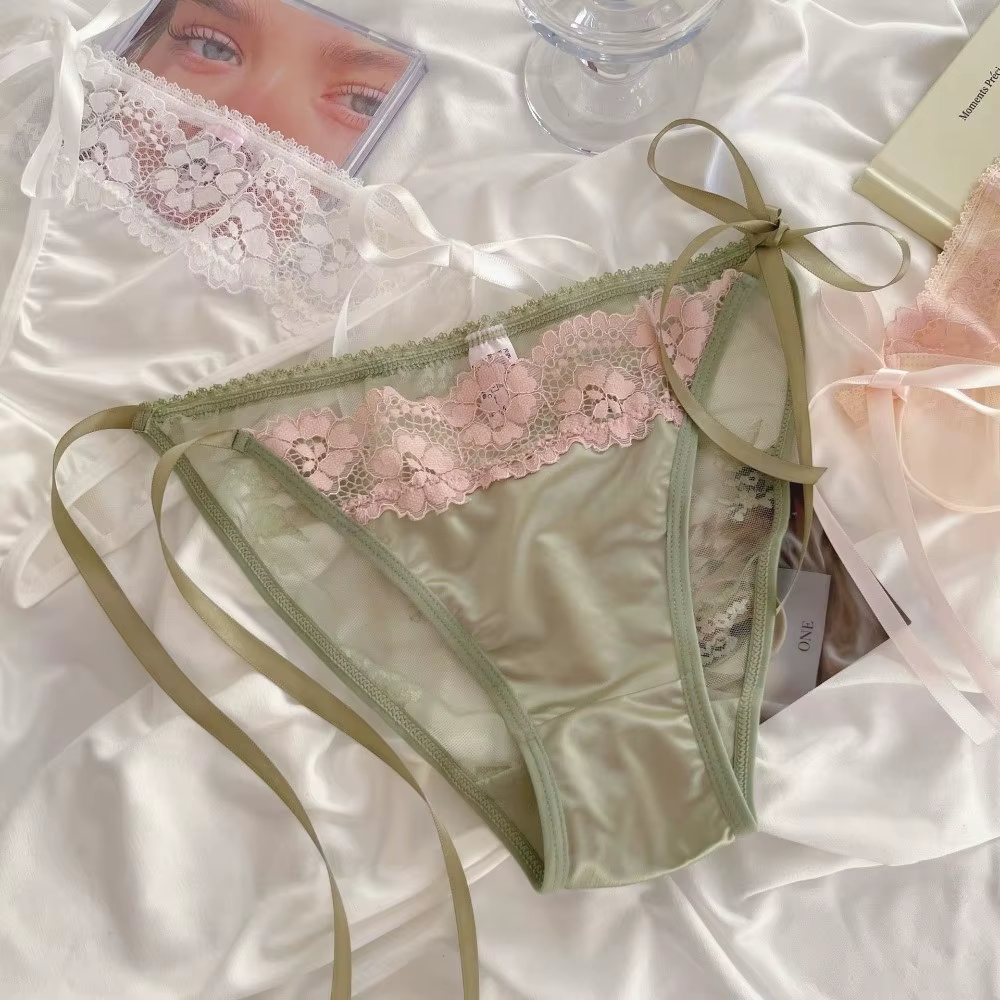 Culottes transparentes en dentelle sans couture à motif floral