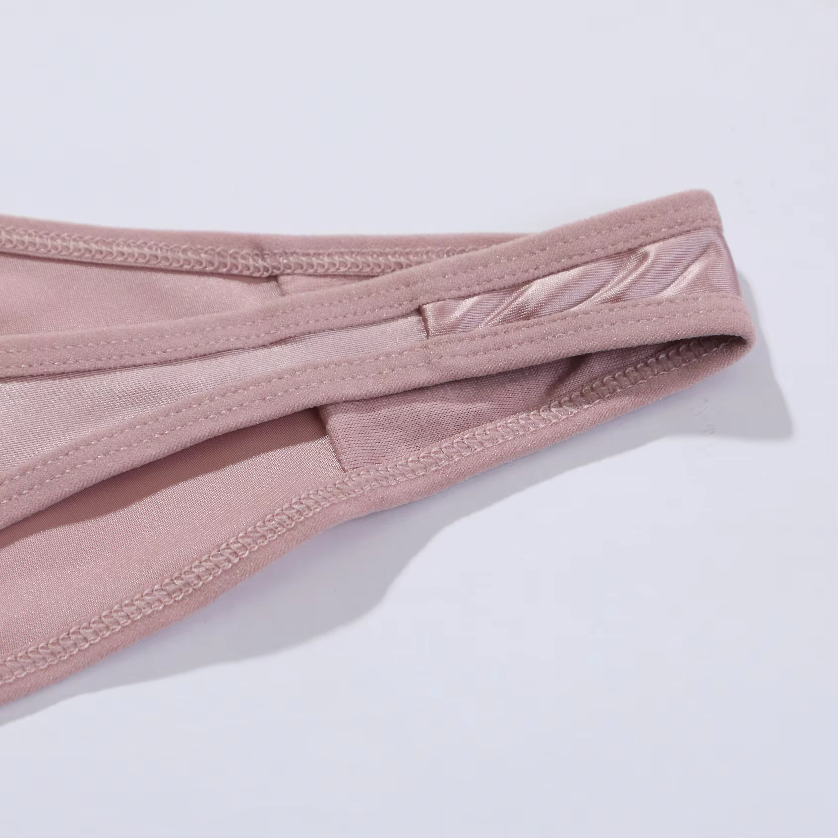 Slip string pour femmes