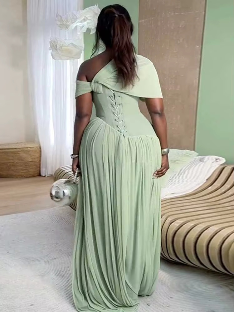Robe plissée pour femmes rondes