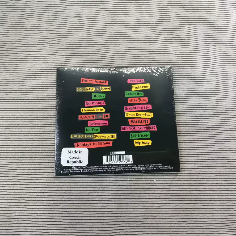 CD 'The Original Recordings' du groupe de punk rock britannique pionnier Sex Pistols, comprenant des titres comme 'God Save The Queen'.